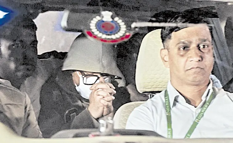 లూథ్రా సోదరుల అప్పగింత.. అరెస్ట్‌ 