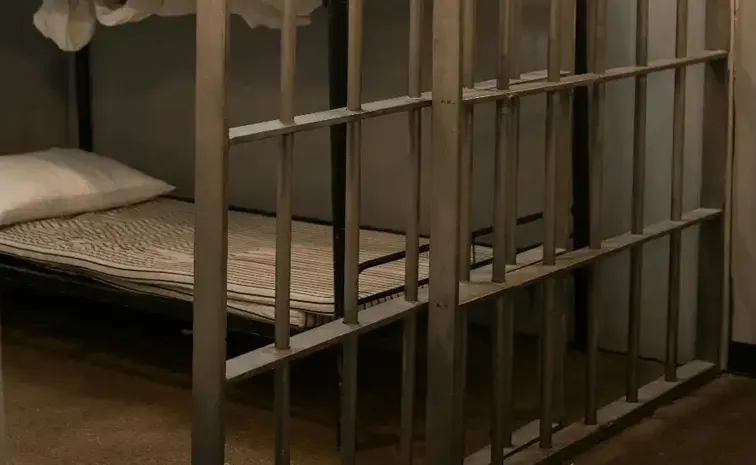 రణరంగంగా సెంట్రల్ జైలు : సూపరింటెండెంట్‌ పరిస్థితి విషమం