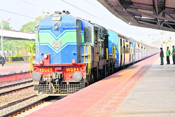 సంక్రాంతి ప్రత్యేక రైళ్లు 
