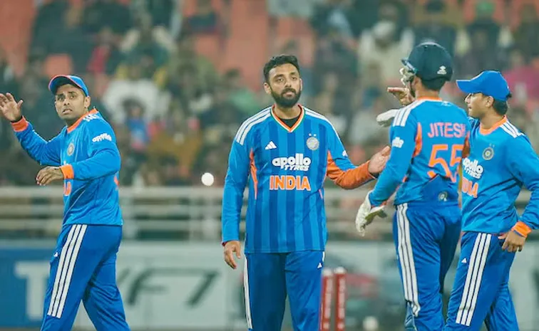 నంబర్‌ 1: చరిత్ర సృష్టించిన వరుణ్‌ చక్రవర్తి