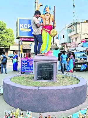 ముస్తాబవుతున్న భద్రగిరి