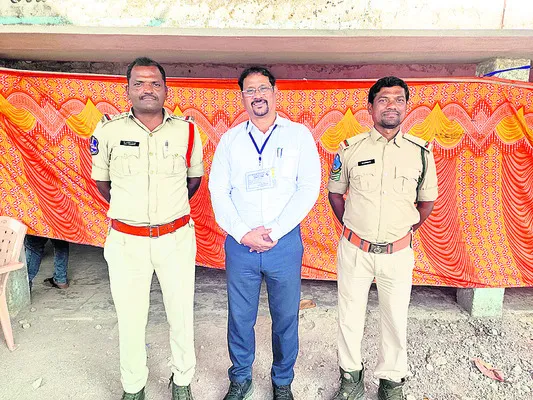 డ్యూటీలో గురుశిష్యులు