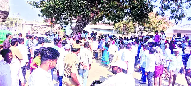 హోమంతలపల్లి, చింతపల్లిలో స్వల్ప ఉద్రిక్తత