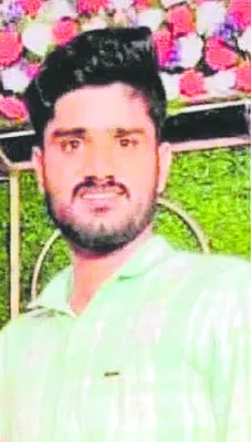 విద్యుదాఘాతంతో హార్వెస్టర్‌ డ్రైవర్‌ మృతి