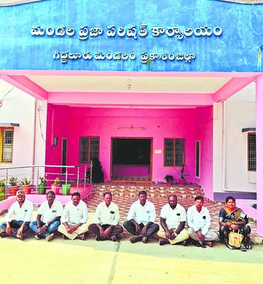 పనులు చేయించారు.. బిల్లులు ఇవ్వరేం? 