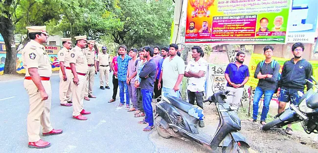 కారు డ్రైవింగ్‌లో మహిళలకు ఉచిత శిక్షణ 