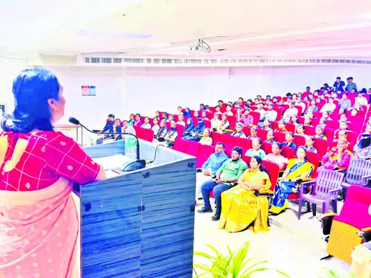 అపరిచితులతో వ్యక్తిగత సమాచారం పంచుకోవద్దు