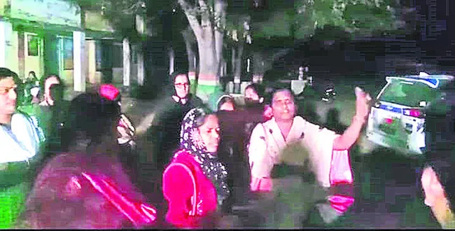 చేతులెత్తేశారు..