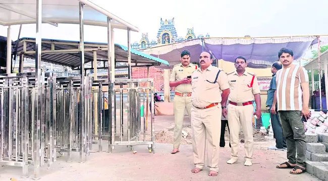 శ్రీవారి ఉత్తర ద్వార దర్శనానికి చురుగ్గా ఏర్పాట్లు 