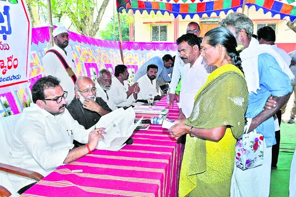 రెవెన్యూ సదస్సా.. టీడీపీ కార్యక్రమమా? 