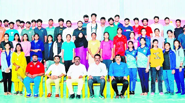 బ్యాడ్మింటన్‌ జట్ల ఎంపిక 