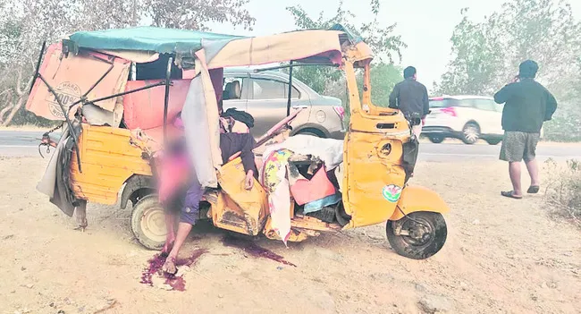 లారీ, ఆటో ఢీ.. ఇద్దరి దుర్మరణ ం 
