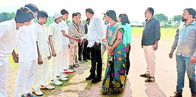 క్వార్టర్‌ ఫైనల్స్‌కు చేరిన క్రికెట్‌ పోటీలు 