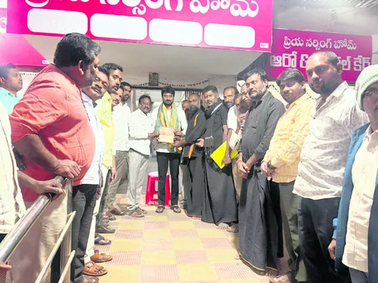 ఆలయ అభివృద్ధికి రూ.2.50 లక్షల విరాళం
