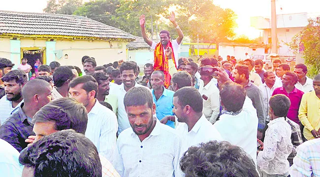 కారు.. టాప్‌ గేరు