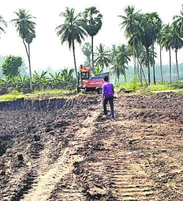 మట్టి... కొల్లగొట్టి 