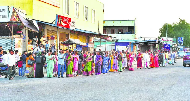 ఓటుకు 74 వేల మంది దూరం 