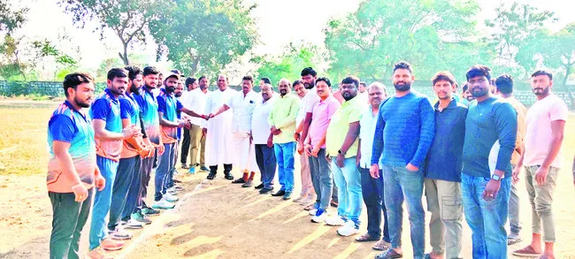క్రీడలతో స్నేహభావం 
