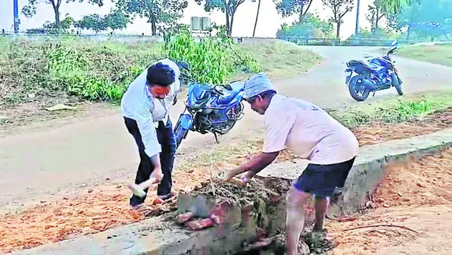 రూ.4 కోట్ల ప్రభుత్వ భూమి ఆక్రమణకు స్కెచ్‌