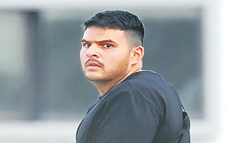 బెడ్‌ మీదే బేడీలు !