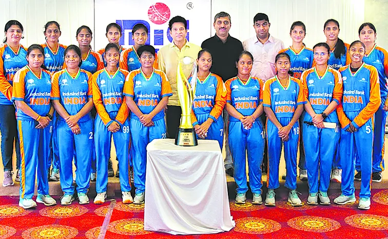 అంధుల మహిళల క్రికెట్‌ జట్టుకు సచిన్‌ అభినందన