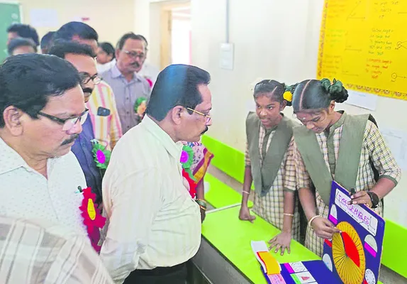 జిల్లా విద్యా వైజ్ఞానిక ప్రదర్శన పోస్టర్‌ ఆవిష్కరణ 