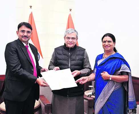 విశాఖ రైలును రాయచూరు వరకు పొడిగించండి 