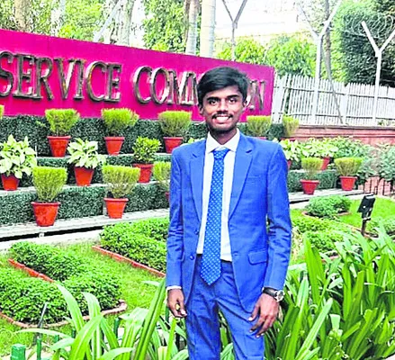 యూపీఎస్సీ ఫలితాల్లో పొన్నారి యువకుడి ప్రతిభ