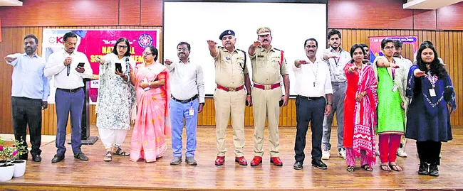 మత్తుకు బానిసలు కావొద్దు 