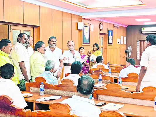 నిధుల కేటాయింపుపై రగడ