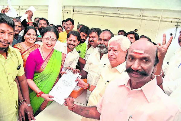 సీటు కోసం గౌతమి, గాయత్రి దరఖాస్తు 