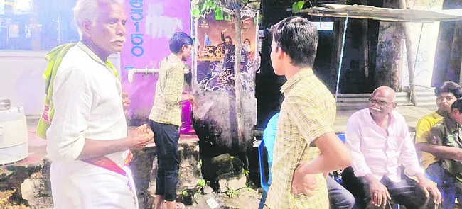 దప్పిక తీరాలంటే.. క్యాన్లు మోయాల! 