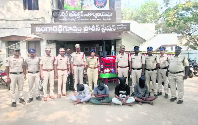 వివిధ చోరీ కేసుల్లో నలుగురి అరెస్ట్‌ 