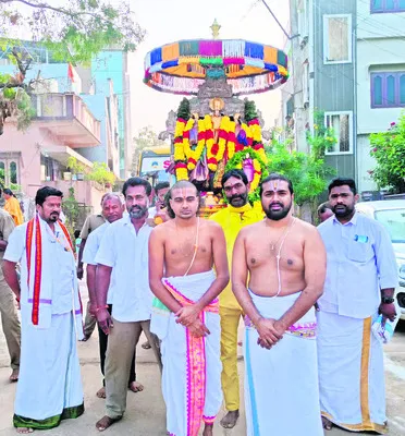 వేడుకగా శ్రీవారికి తిరువీధి సేవ 