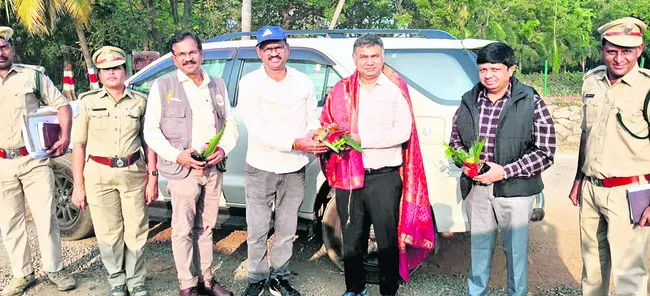 ఎకో టూరిజాన్ని అభివృద్ధి చేయండి