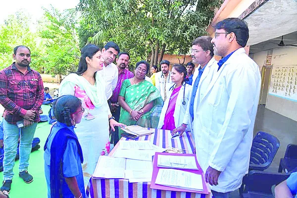 ప్రభుత్వ విద్యార్థులకు దంత పరీక్షలు