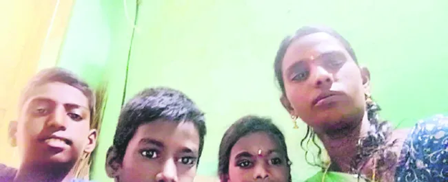 ముగ్గురు పిల్లలతో గృహిణి అదృశ్యం 