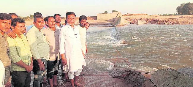 ఇసుక దందా కోసమే చెక్‌డ్యాంల పేల్చివేత