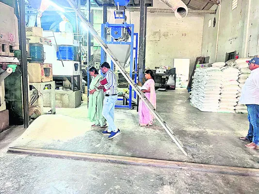 ధాన్యం కొనుగోలు  తీరుపై విచారణ