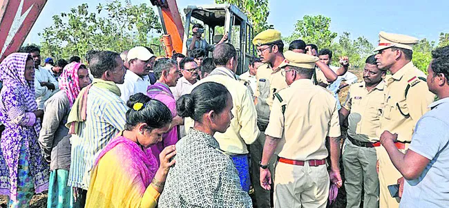 అటవీశాఖ, గిరిజనుల మధ్య వాగ్వాదం
