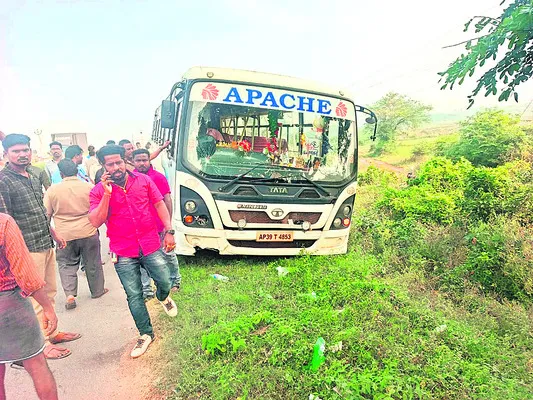 త్రుటిలో తప్పిన ప్రమాదం
