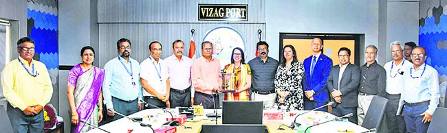 పోర్టులో అమెరికా కాన్సులేట్‌ జనరల్‌ పర్యటన 