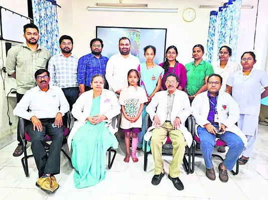 కేజీహెచ్‌లో చిన్నారికి సంక్లిష్ట వెన్నుముక శస్త్రచికిత్