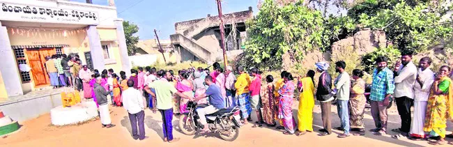 రైతులకు యూరియా కష్టాలు