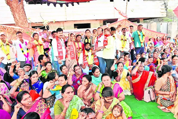 గుడిసెవాసులకు  ఇళ్ల పట్టాలివ్వాలి