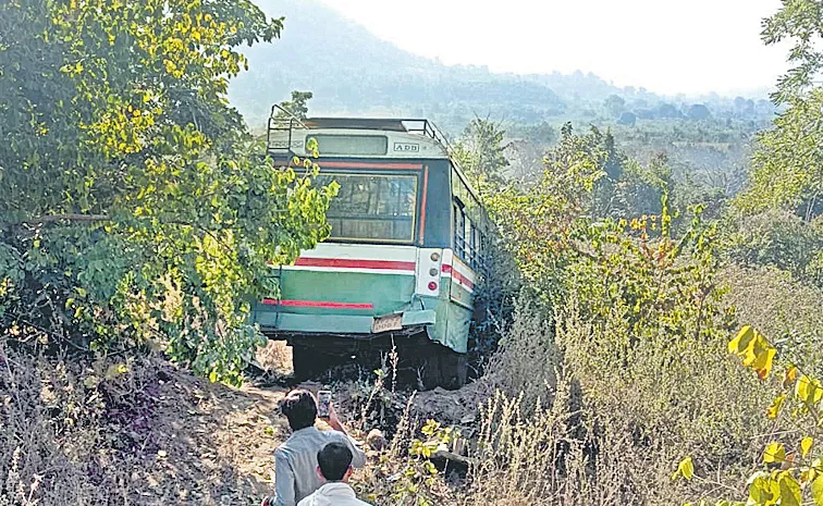 RTC bus brakes fail on Ghat Road