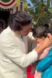 Actor Suriya Gifts Gold Chain to One Year Old Kid, Watch Video9