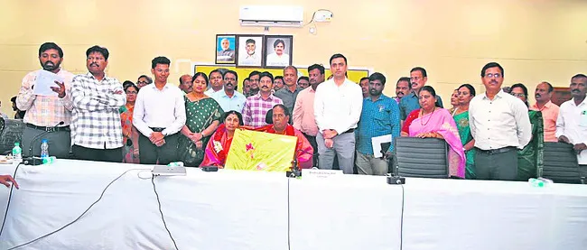 క్రీడాభివృద్ధికి ఎనలేని సేవలు 