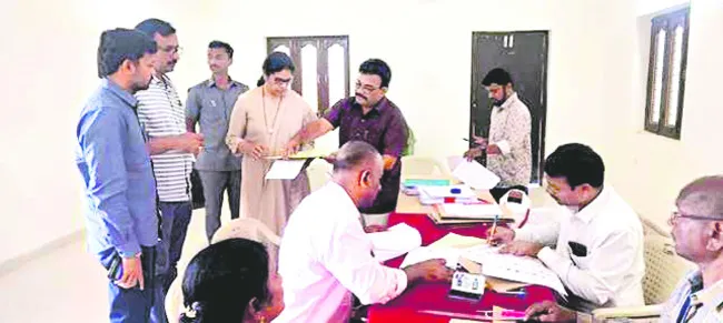 నామినేషన్ల ప్రక్రియ పరిశీలన