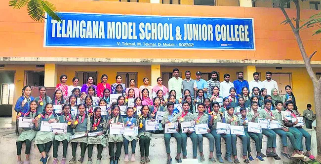 అంతర్జాతీయ పోటీలకు విద్యార్థులు 